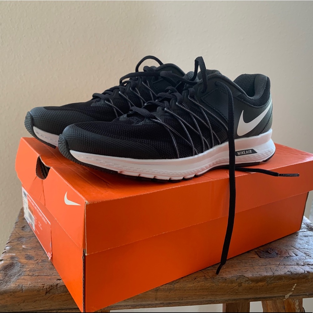 brand new women’s nike running shoes